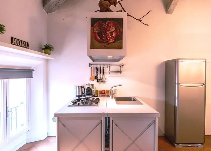 Luxe Paradise - 4 Person, Historic Center Apartment